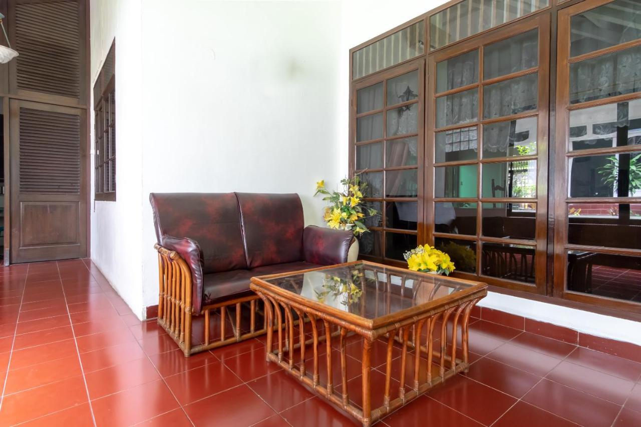 OYO Life 2843 Raz House Syariah Hotel Medan Kültér fotó