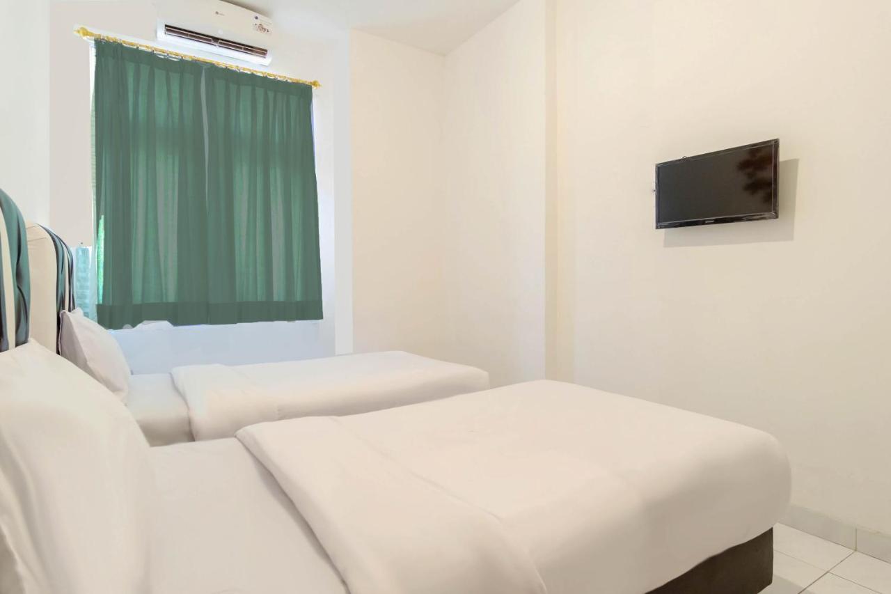 OYO Life 2843 Raz House Syariah Hotel Medan Kültér fotó