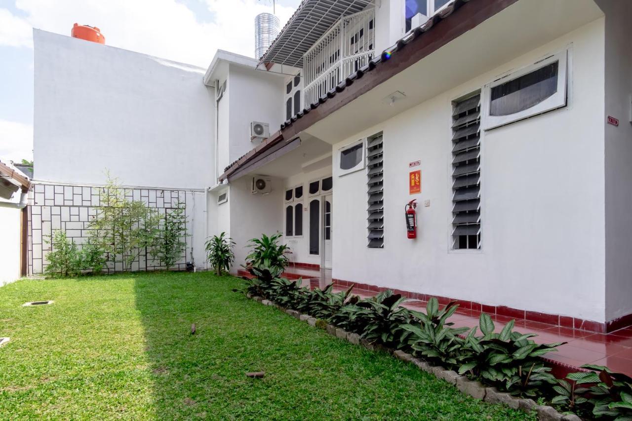 OYO Life 2843 Raz House Syariah Hotel Medan Kültér fotó
