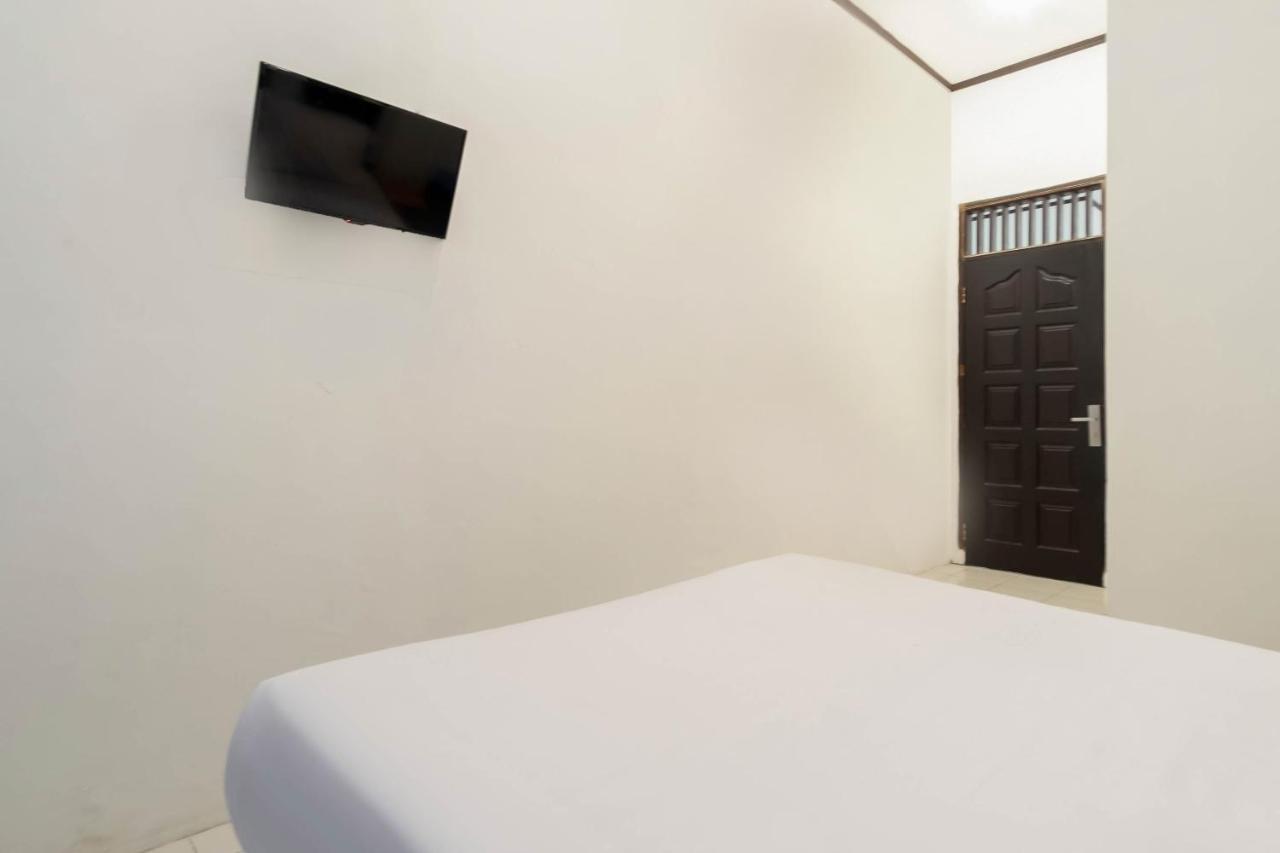 OYO Life 2843 Raz House Syariah Hotel Medan Kültér fotó