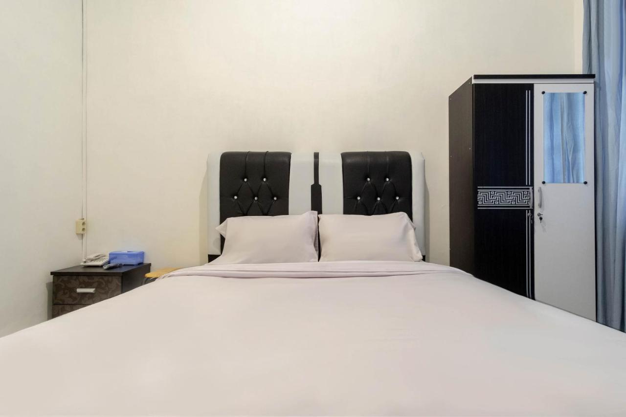 OYO Life 2843 Raz House Syariah Hotel Medan Kültér fotó