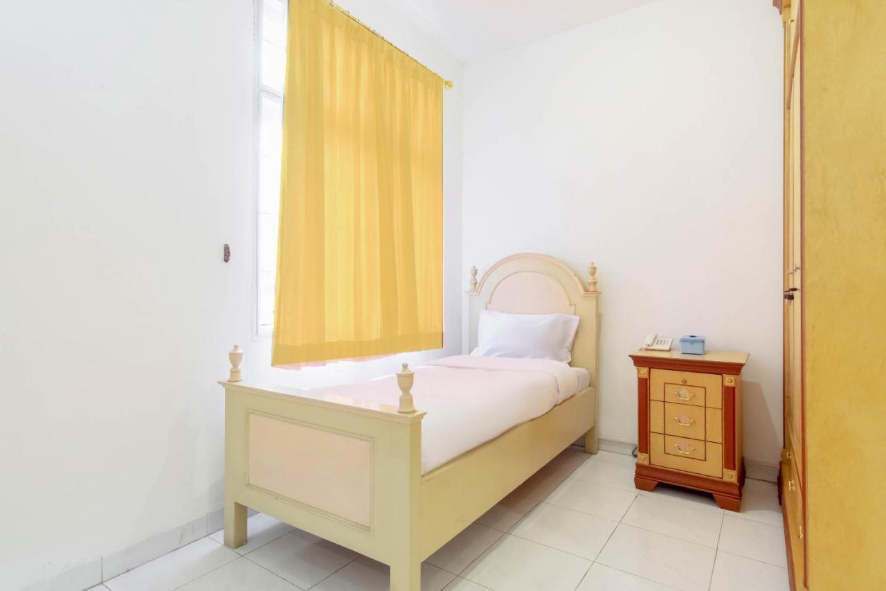 OYO Life 2843 Raz House Syariah Hotel Medan Kültér fotó