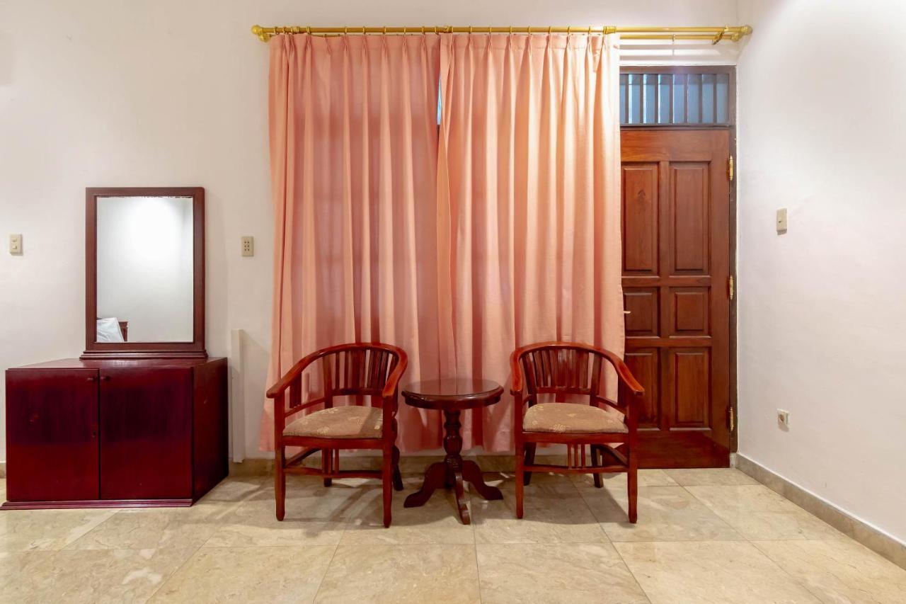 OYO Life 2843 Raz House Syariah Hotel Medan Kültér fotó