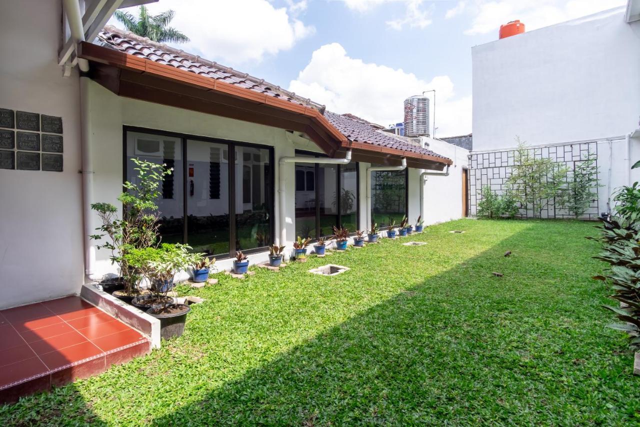 OYO Life 2843 Raz House Syariah Hotel Medan Kültér fotó