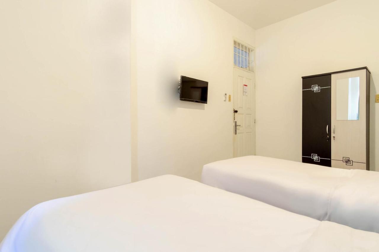 OYO Life 2843 Raz House Syariah Hotel Medan Kültér fotó