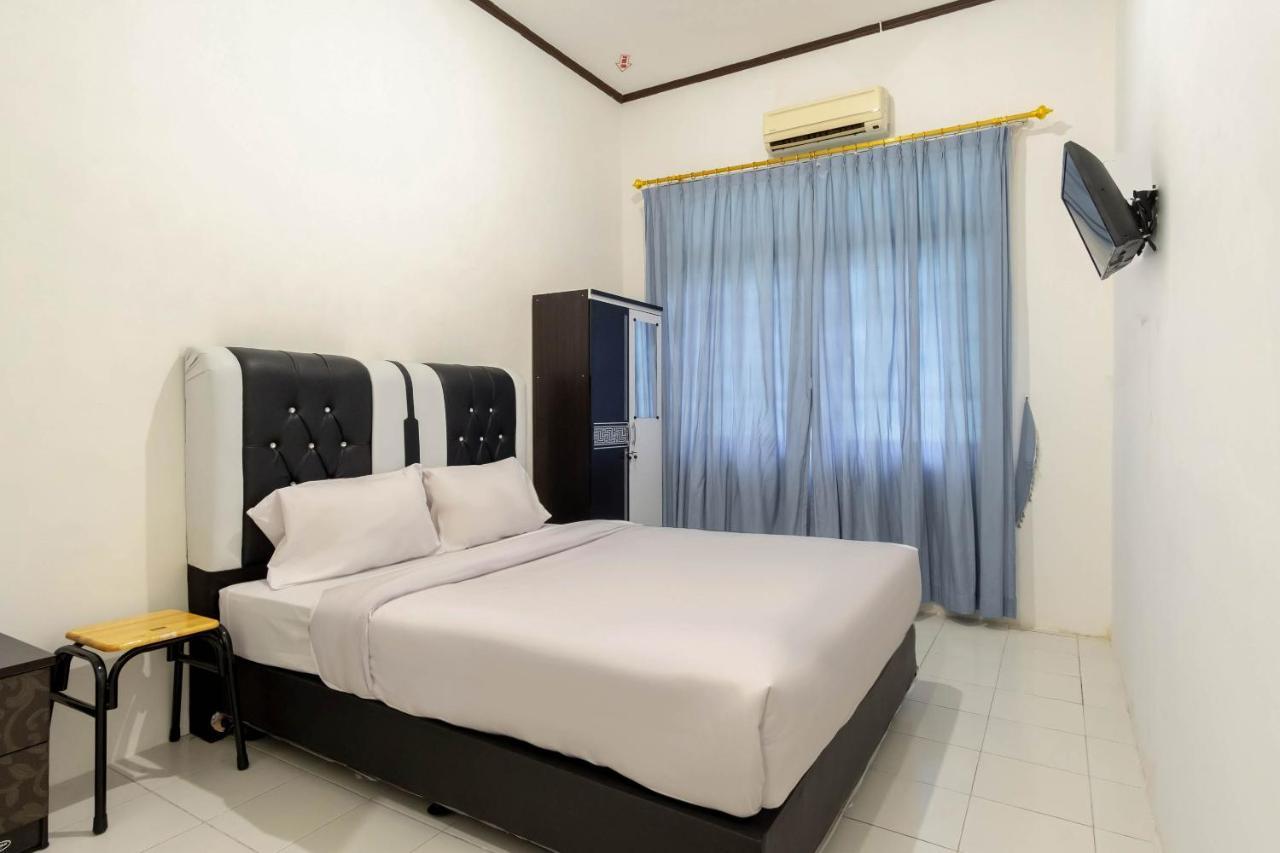 OYO Life 2843 Raz House Syariah Hotel Medan Kültér fotó