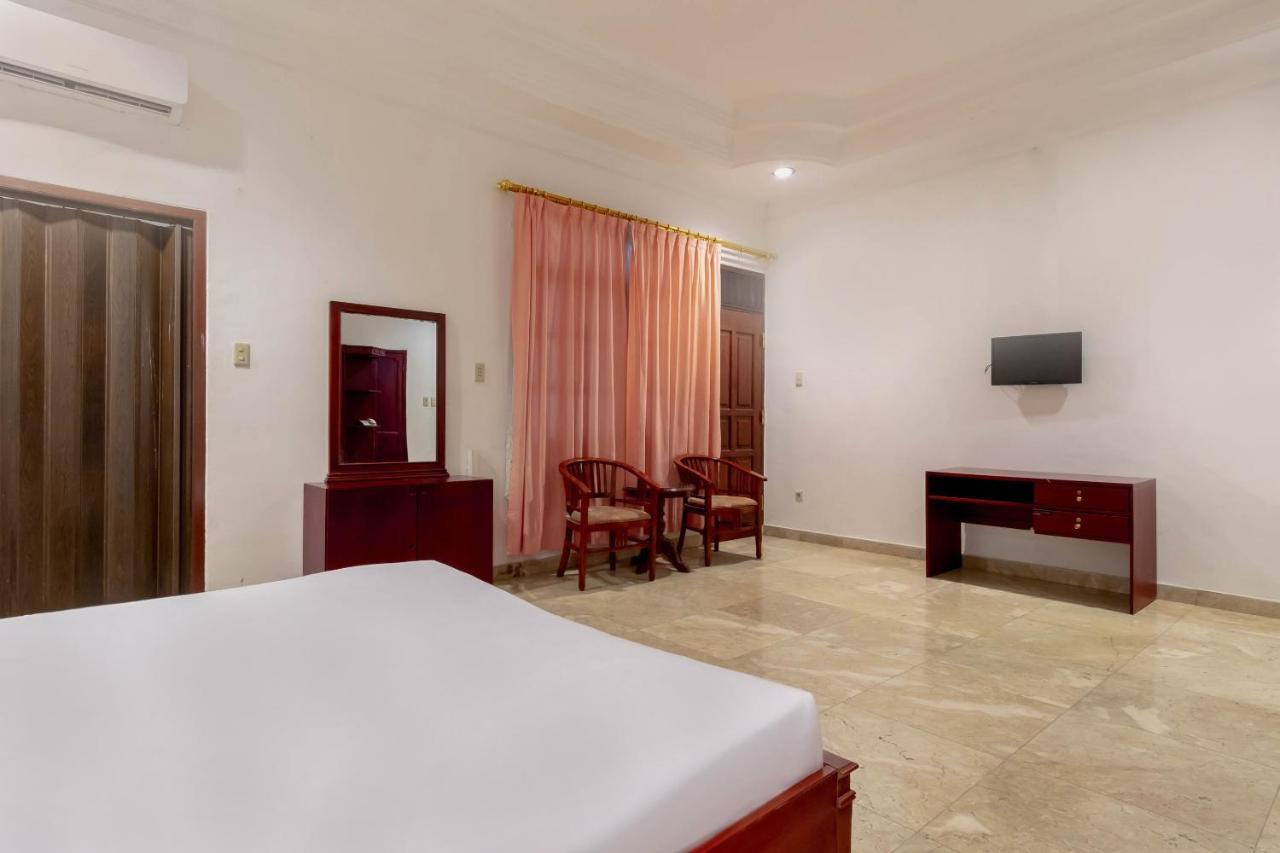 OYO Life 2843 Raz House Syariah Hotel Medan Kültér fotó