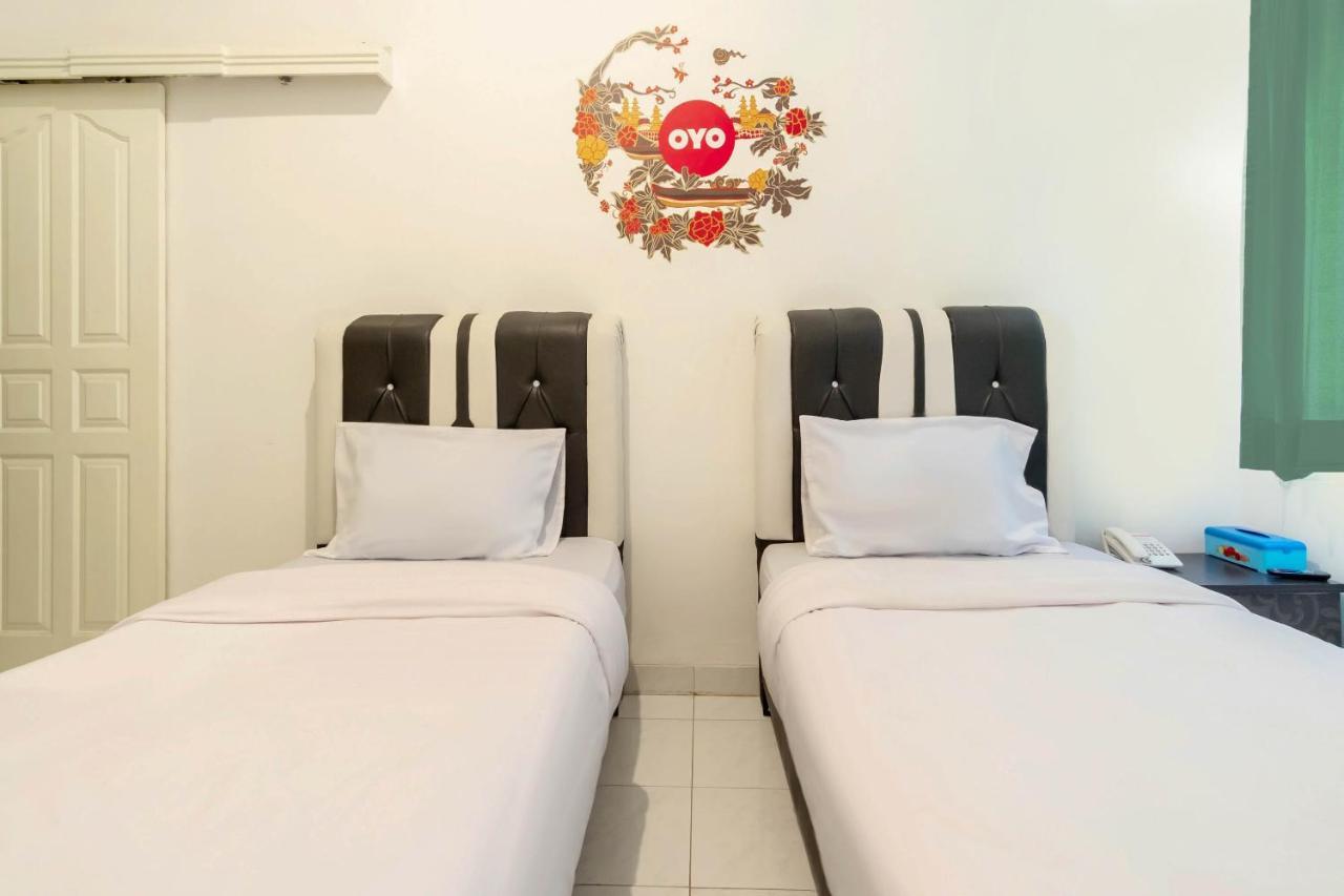 OYO Life 2843 Raz House Syariah Hotel Medan Kültér fotó