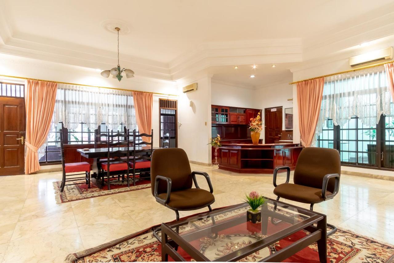 OYO Life 2843 Raz House Syariah Hotel Medan Kültér fotó